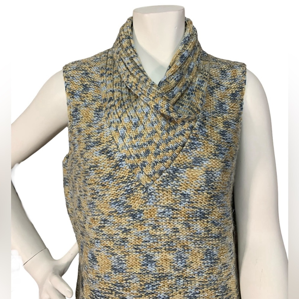 Affluent sleeveless sweater size Medium. Blue and tan mix colors.  NWT